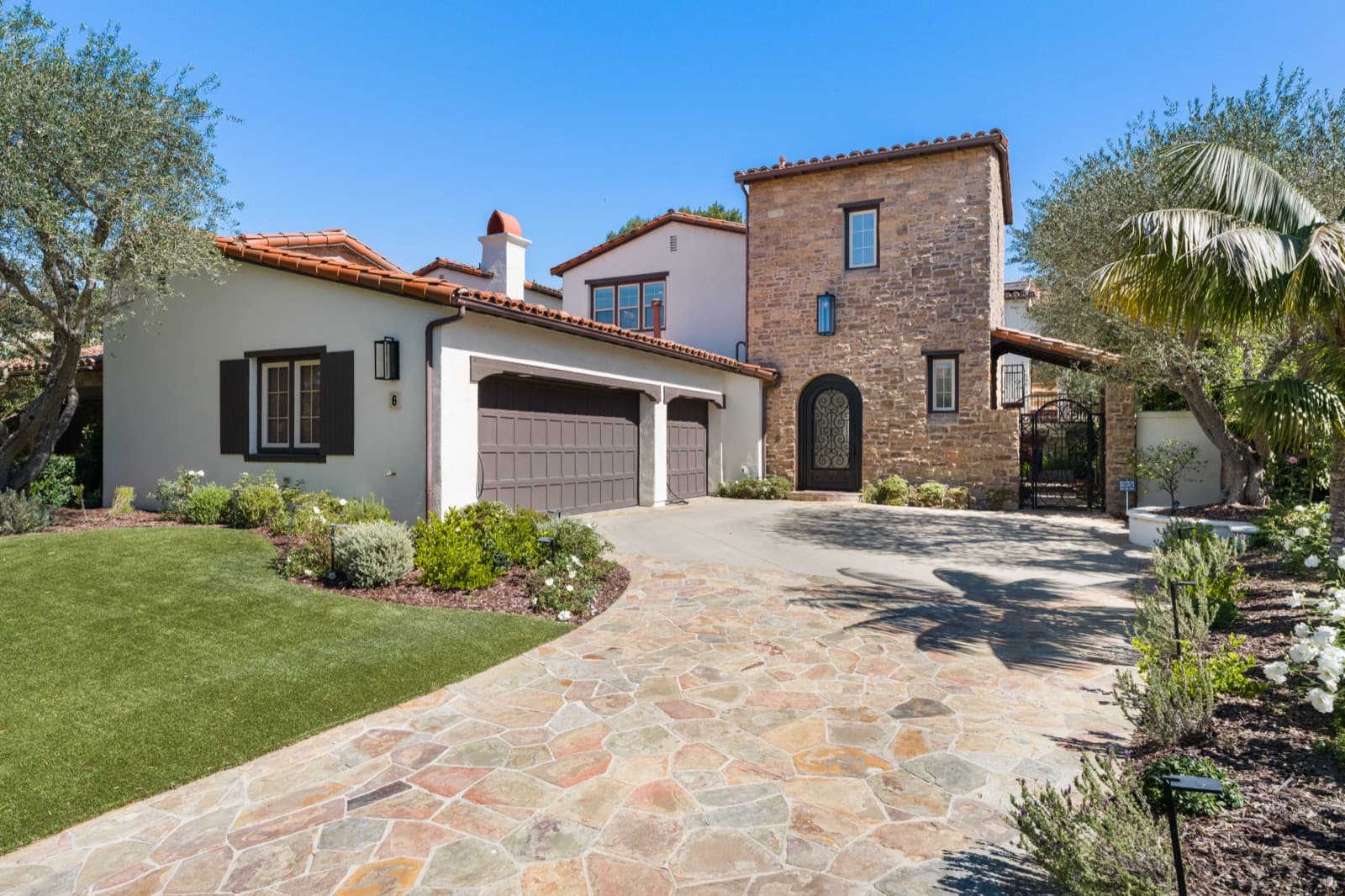 6 Castellina Drive, photo 1 of 39